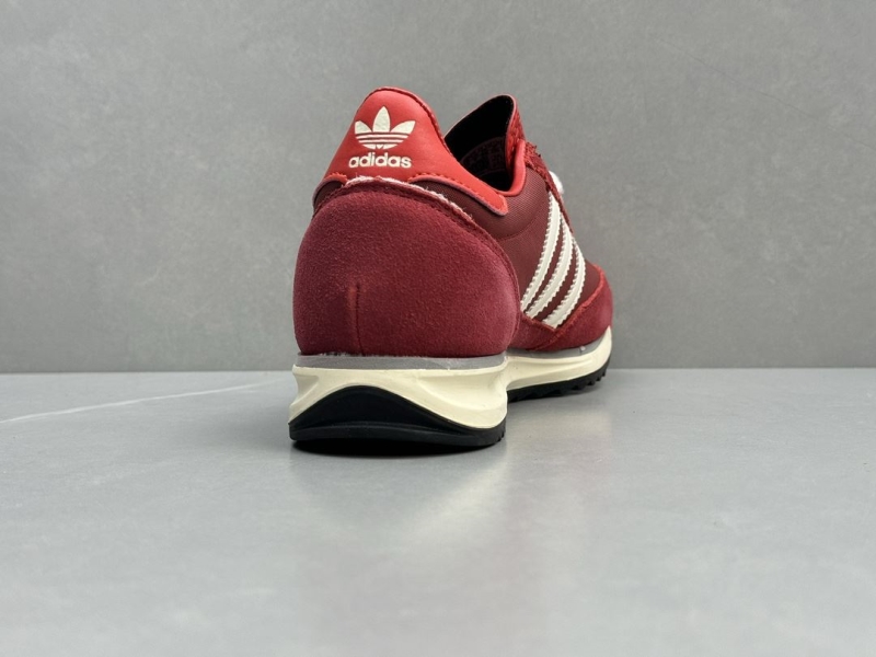 Adidas Sneakers